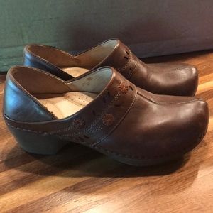 Dansko brown flowers floral clogs. Size 38